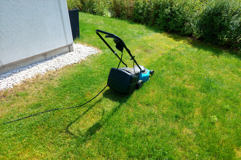 How to Sharpen Lawn Mower Blades With an Angle Grinder - Test the Mower