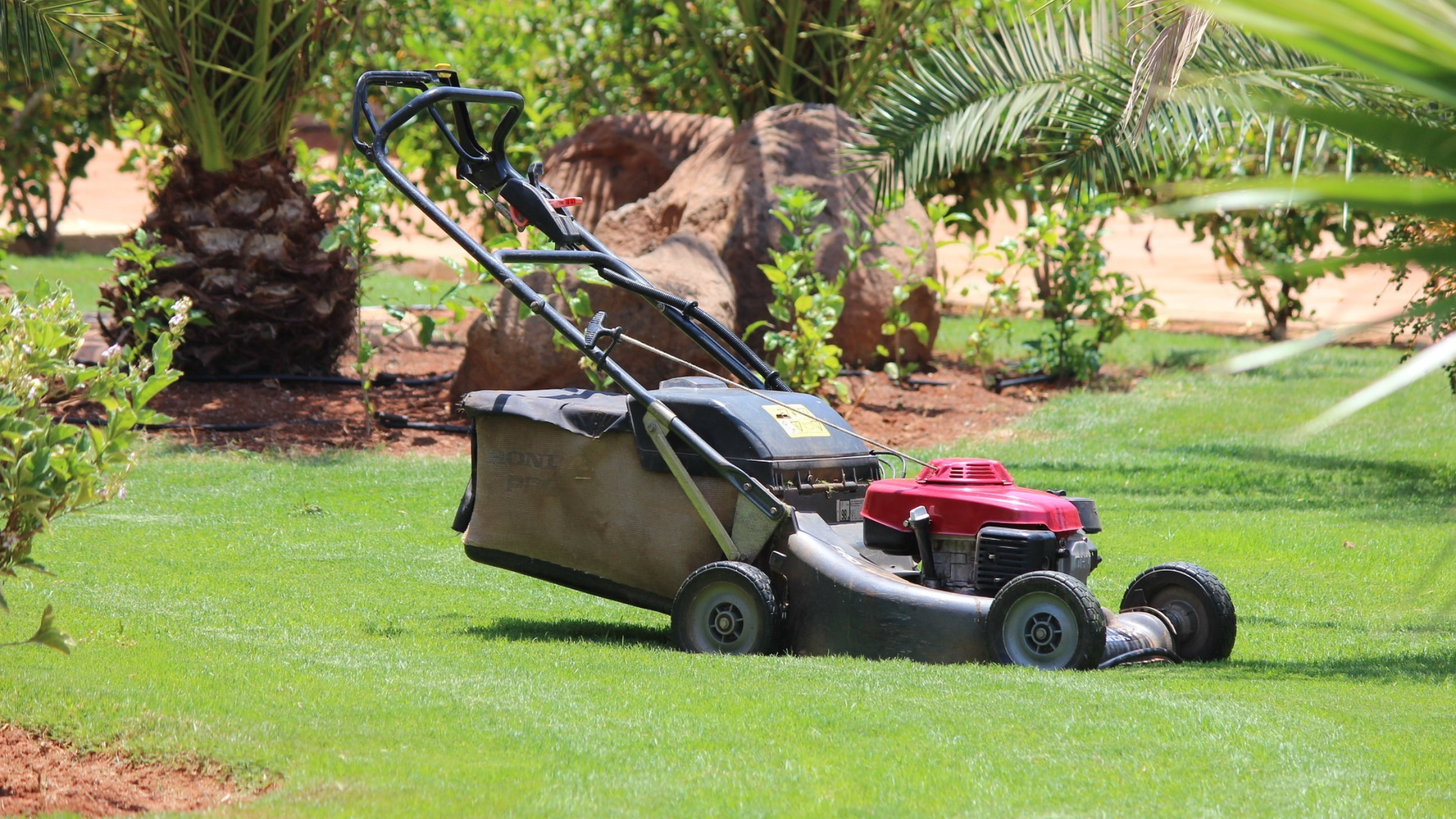 symptoms of a bad lawn mower battery